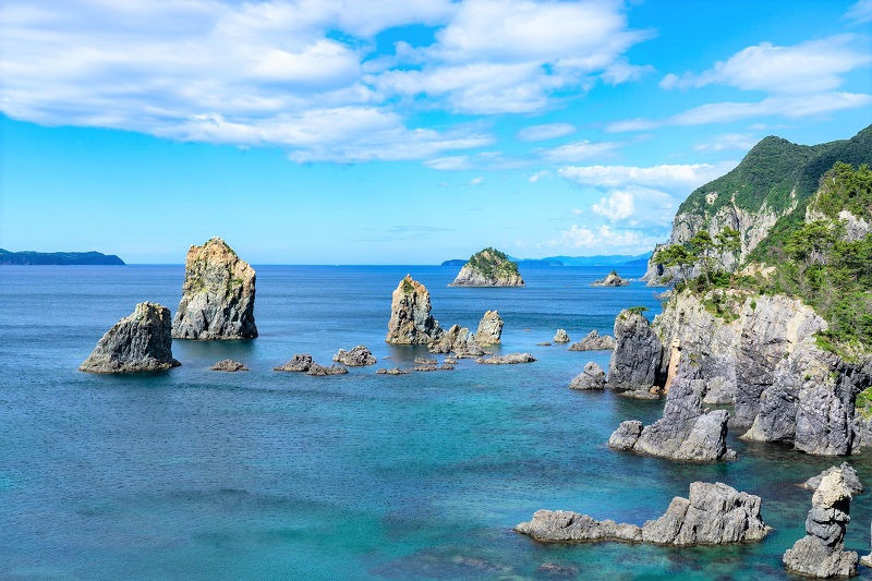 山口県の青海島とは？青く透き通った海とダイナミックな自然を満喫しよう！