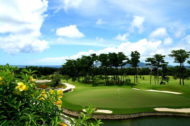 沖縄・名護市：ザ・リッツ・カールトン沖縄「ゴルフ エクスペリエンス2020」販売開始