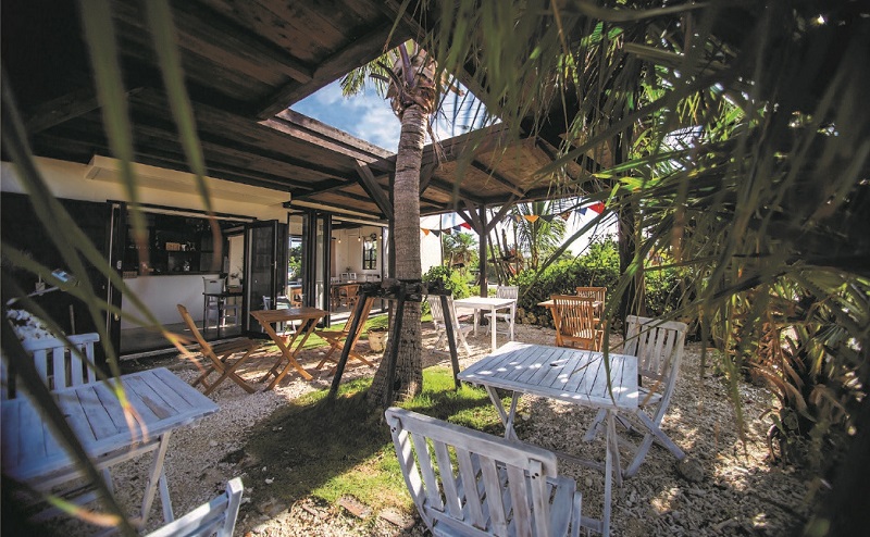 沖縄・来間島：地域と共生する離島カフェで暮らすようにワーケーションを！