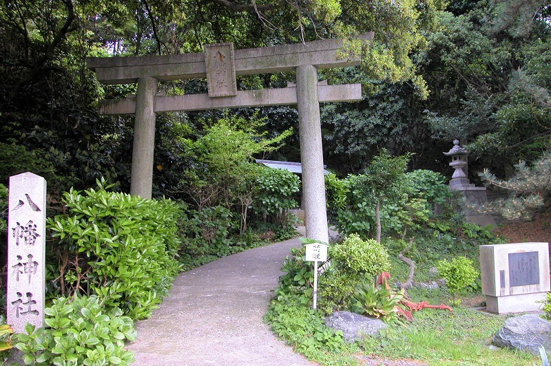 【八幡神社】鳥羽市答志島の海に突き出た小島にある神社とお祭り