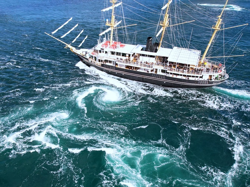 【うずしおクルーズ】淡路島から大型船で世界最大うずしおを体感する船旅ツアー