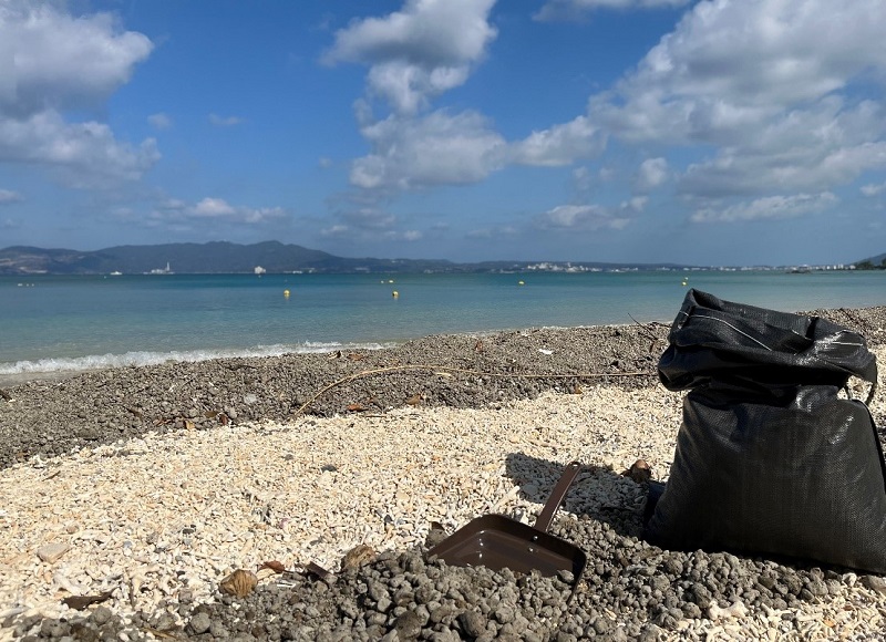 ザ・リッツ・カールトン沖縄『喜瀬ビーチ軽石クリーンアップキャンペーン』開始