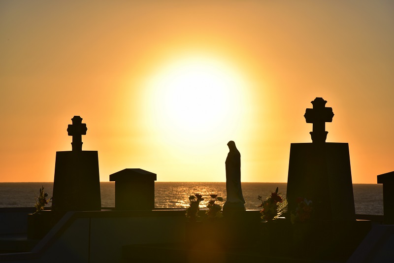 【福江島のカトリック墓碑群】神秘的で夕陽も美しい異国情緒漂う光景