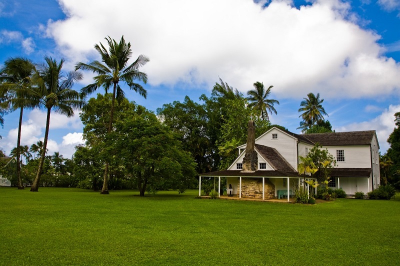 ワイオリ・ミッション・ハウス & 教会 |  1837年に建てられたハワイ・カウアイ島ハナレイのランドマーク