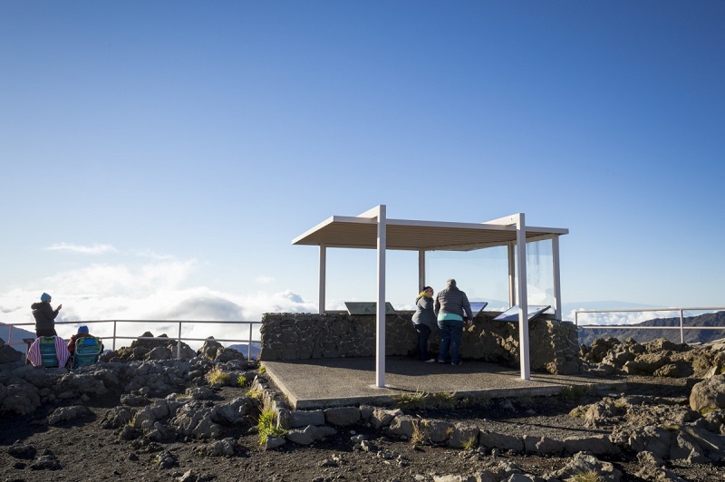 カラハク展望台 | ハワイ・マウイ島のダイナミックなクレーターが目前