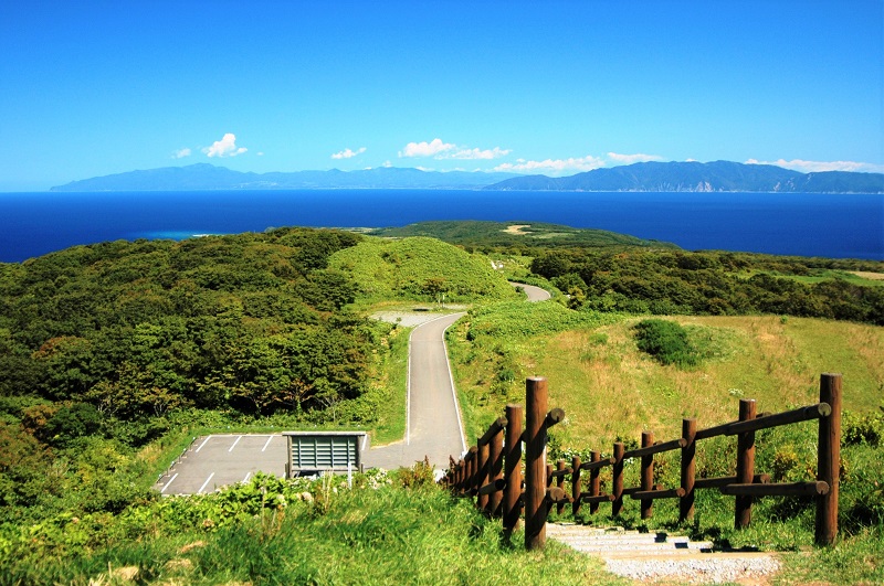 【球島山展望台】奥尻島の四季折々を楽しめる大パノラマビュースポット