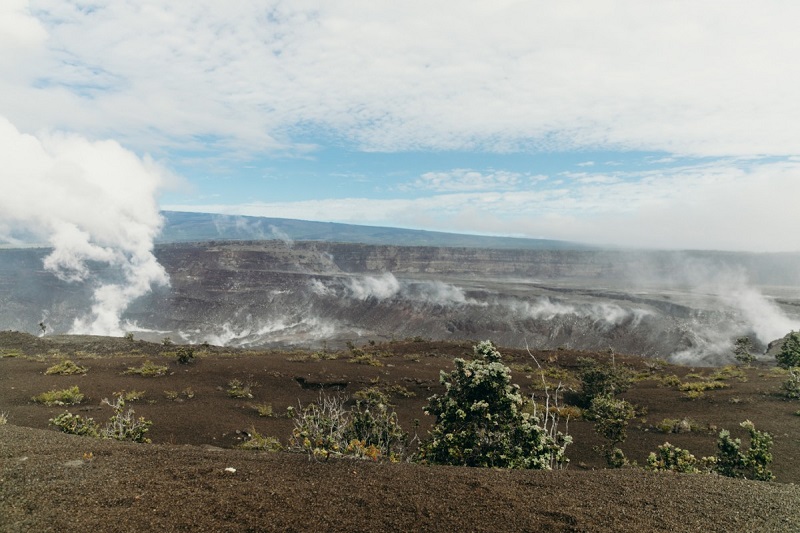 【ハレマウマウ火口】ハワイ島にある噴火で大きく形を変えたクレーター