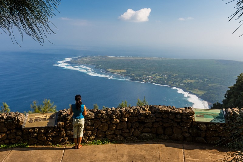 【カラウパパ展望台】ハワイ・モロカイ島の標高1000フィートから海岸線を一望