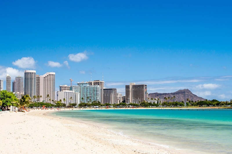 【アラモアナ・ビーチパーク】ハワイ・オアフ島のローカルにも人気のビーチ
