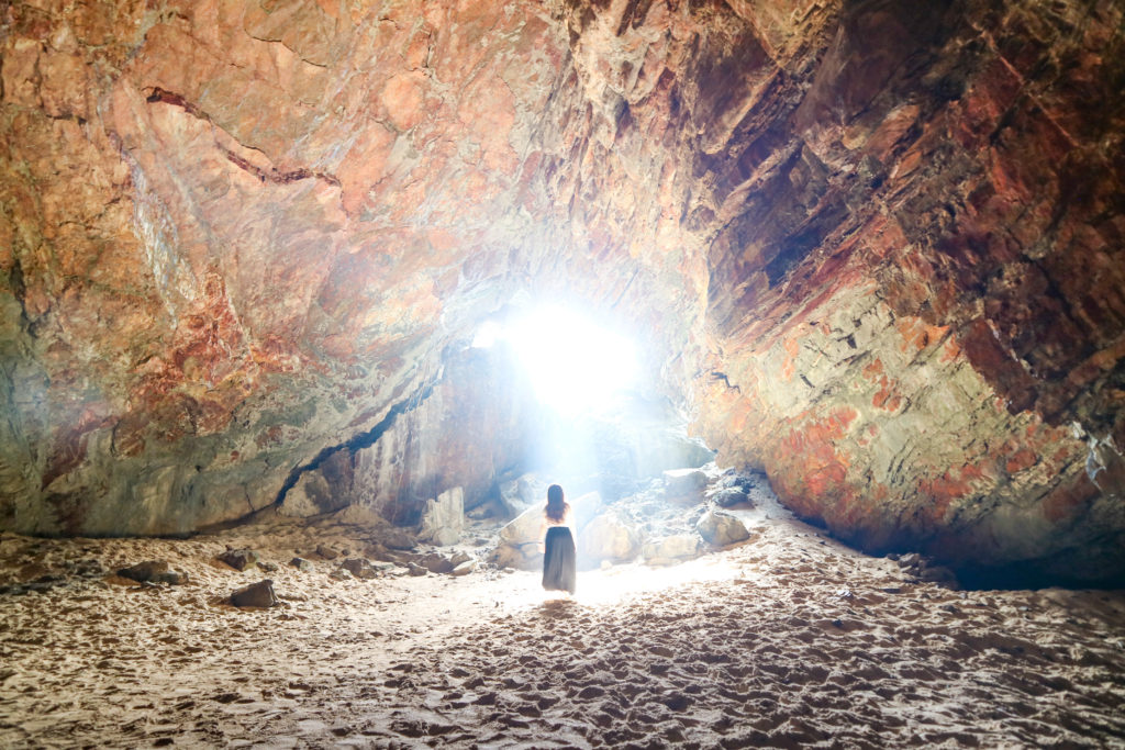 伊平屋島の神秘的なパワースポット「クマヤ洞窟」日本最南端の天岩戸伝説の地