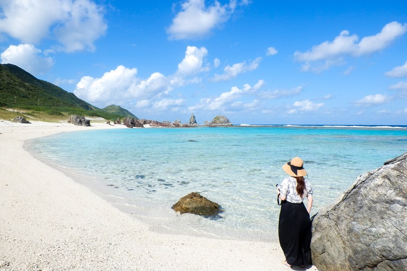 伊平屋島の絶景スポット「潮下浜」穴場ビーチを独り占め！