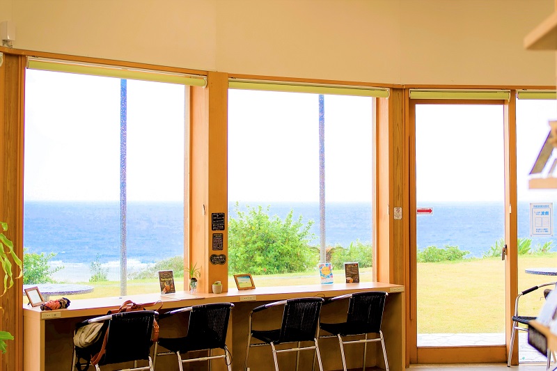 あやまる岬観光公園「みしょらんカフェ」奄美大島の海が見えるカフェと案内所