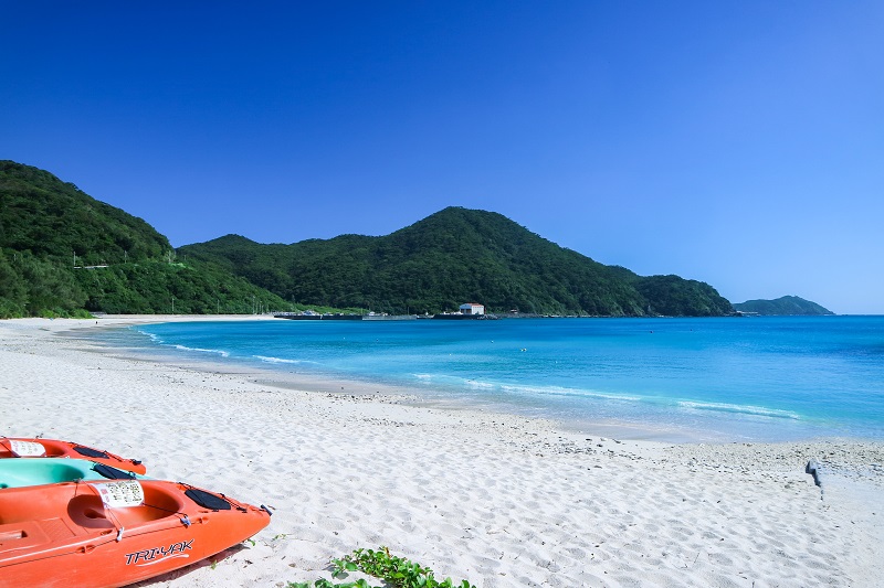 【阿波連ビーチ】ケラマブルーが魅力の渡嘉敷島で人気のビーチ