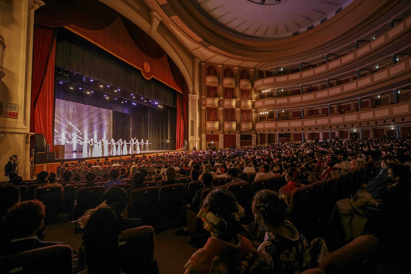 まるでオペラハウスのような荘厳な空間「ハウステンボス歌劇大劇場」オープン！