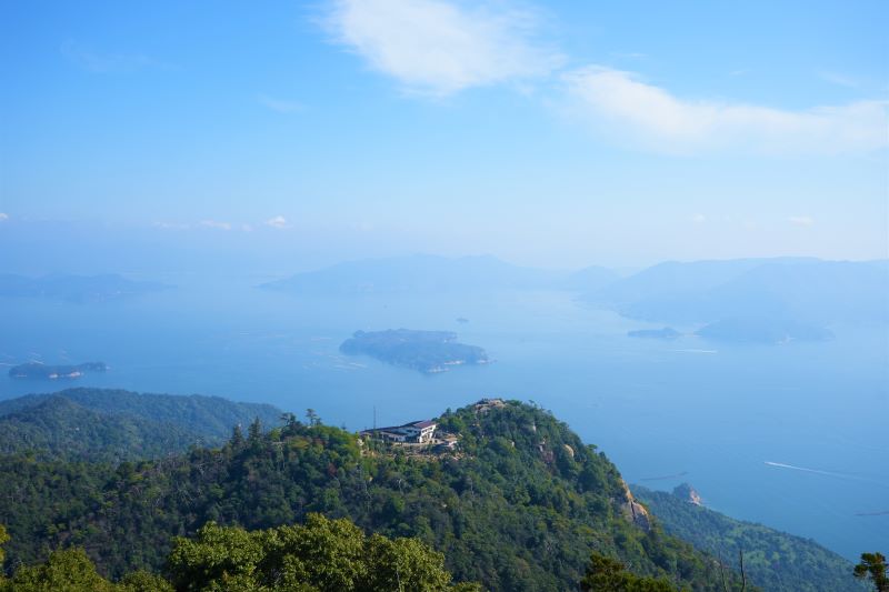 宮島の弥山でパワースポットと絶景を巡るトレッキングを楽しもう！