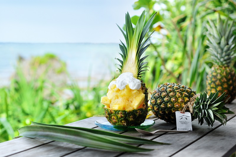 星野リゾート バンタカフェ、沖縄生まれのパイナップルを贅沢に「まるごとパインのかき氷」
