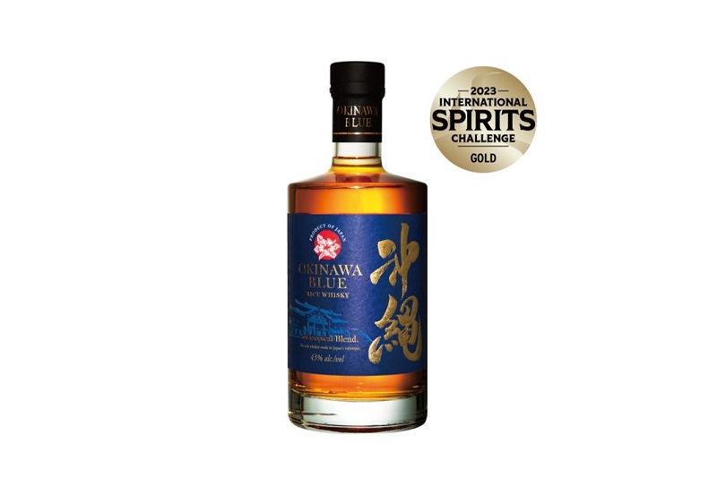 久米仙酒造「沖縄BLUE 43度」がウイスキーの本場イギリスの酒類品評会で金賞受賞