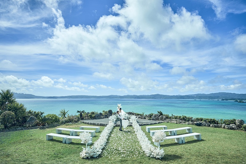 沖縄の海を180度見渡せる挙式会場「古宇利島 空と海のガーデン」誕生