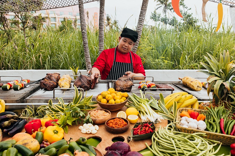 星野リゾート リゾナーレグアム、南国フルーツや野菜をチリペッパーと混ぜて楽しむ「ピリカラペッパーBBQフェス」開催