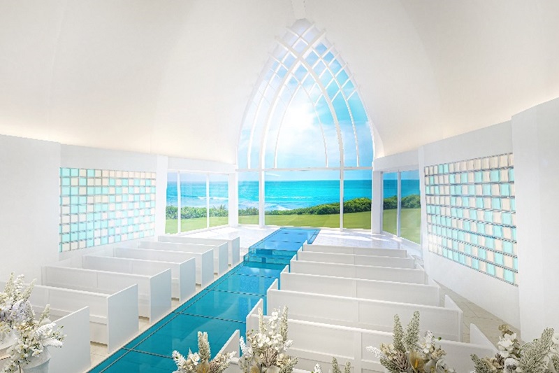 ワタベウェディング、沖縄海岸国定公園の海を一望できる「万座の教会」リニューアルオープン！