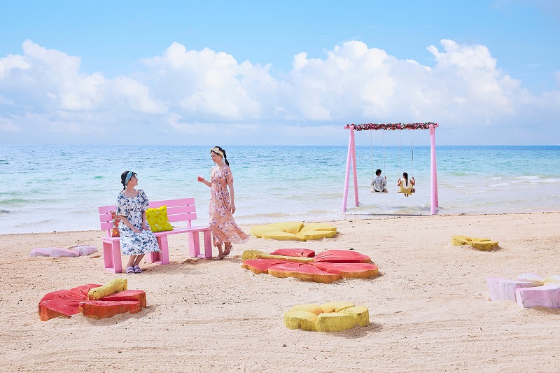星野リゾート リゾナーレ小浜島、南国らしいお花見を体験する「ビーチの花咲くリゾナーレ」今年も開催