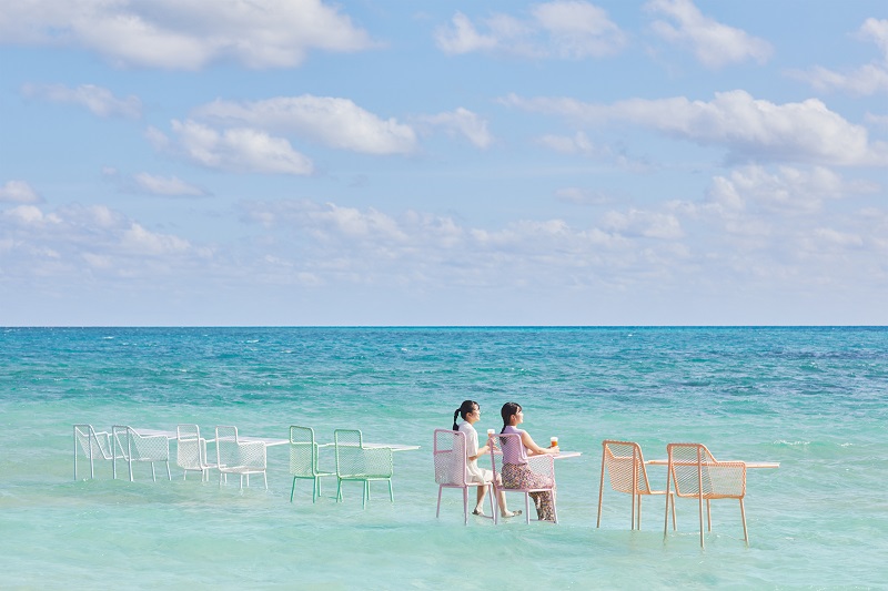 星野リゾート リゾナーレ小浜島、海を眺めながら「絶景海上ビアガーデン」今年も開催