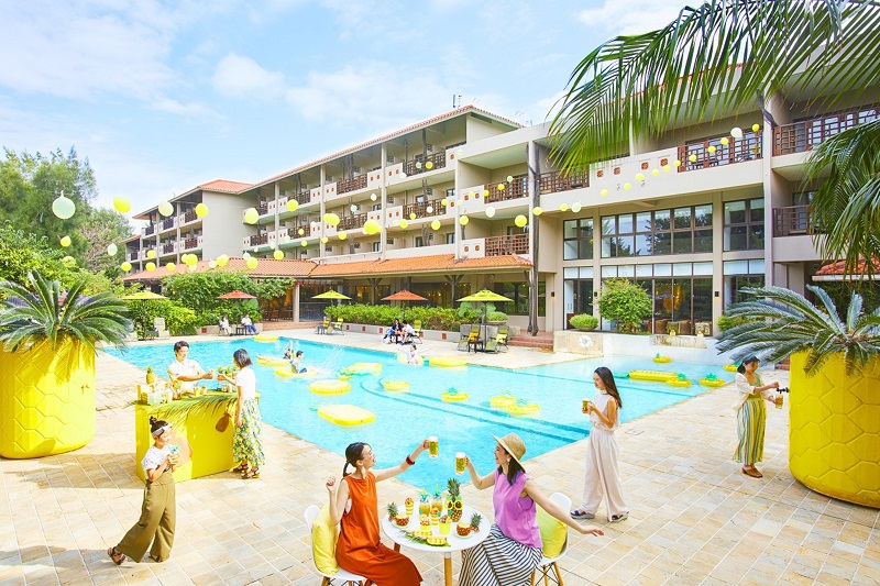 星野リゾート 西表島ホテル、開放的なプールサイドでパインづくしの夏を楽しむ「パインビアフェス」開催
