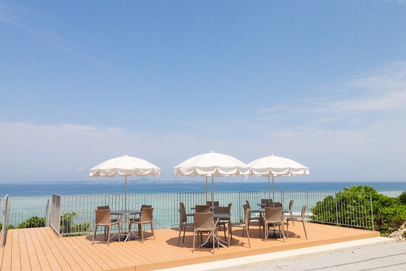沖縄本島屈指の透明度を誇る瀬底ビーチに海の家「Seaside CAFE」開業