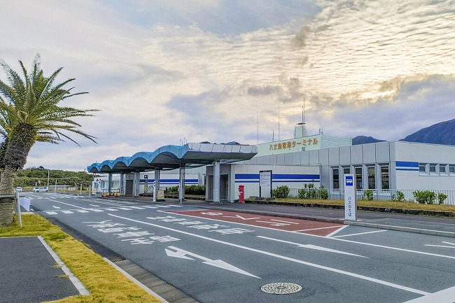 八丈島_株式会社セノン・ターミナル全体_島職
